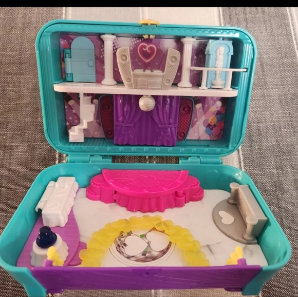 Polly Pocket 'Dance Par-Taay' Case Playset with Vintage Polly - Picture 6 of 16